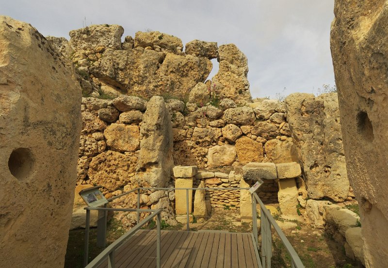 (176) The northern temple - Ggantija.jpg